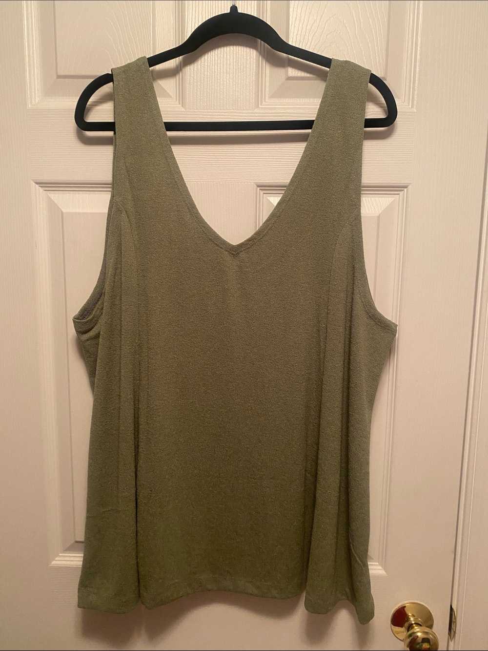 Ava & Viv Olive Green V-Neck Women's Tank Top…size 4X (28-30) - Picture 2 of 5